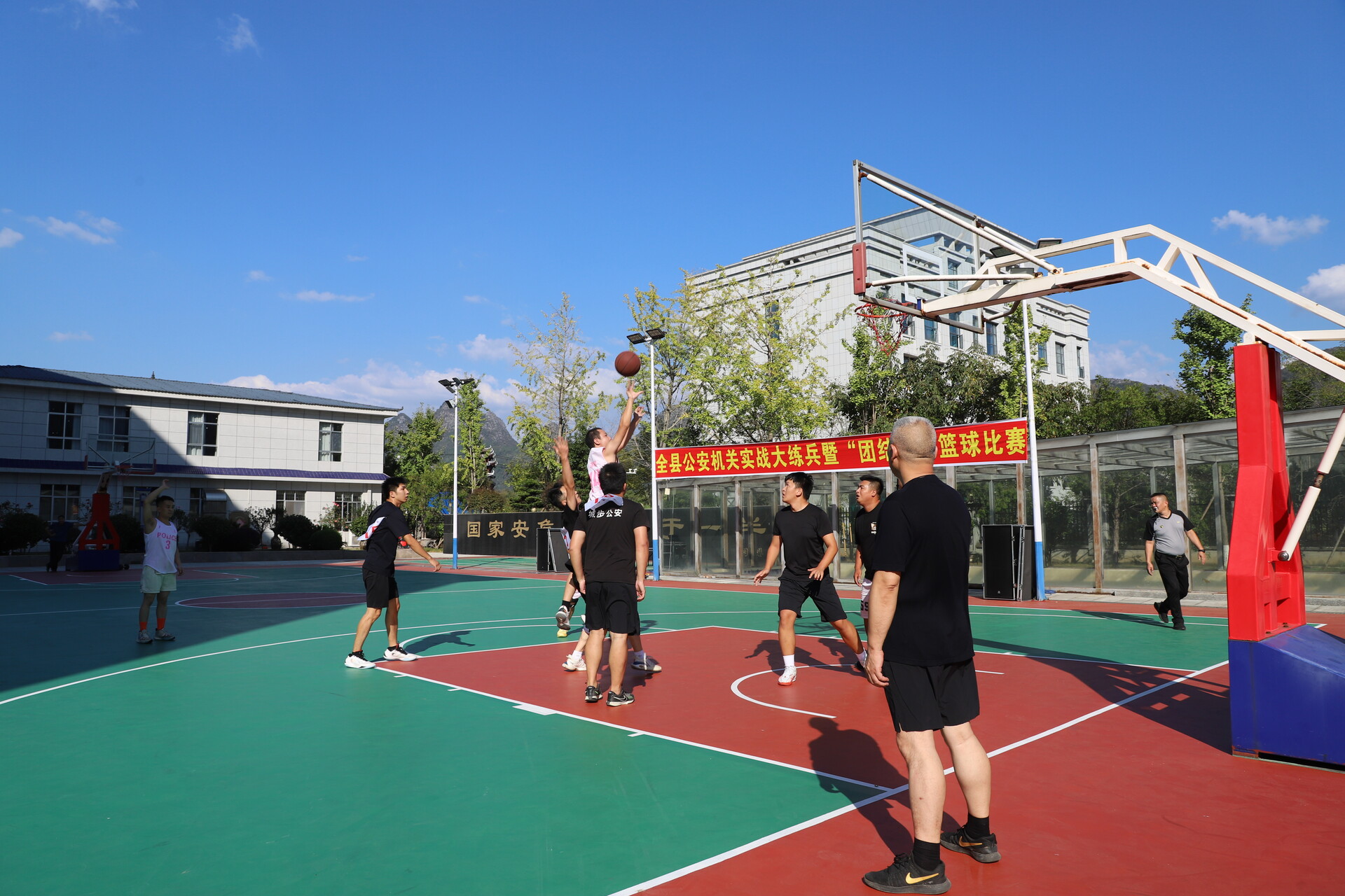 第四届城步公安机关实战大练兵暨“团结杯”篮球赛火热开赛(图4)