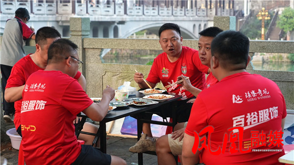 湘超带动餐饮消费[00_04_10][20251012-124842].jpg