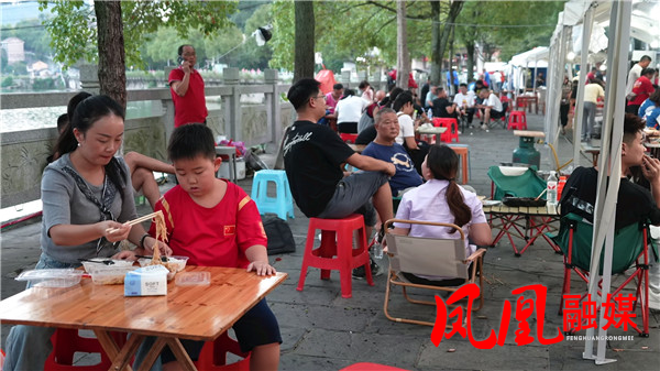 湘超带动餐饮消费[00_04_32][20251012-124900].jpg