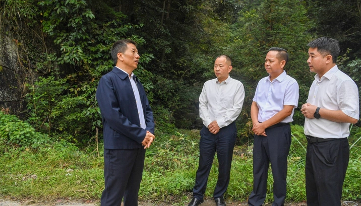 许忠建：务必把帮扶措施落实到户到人