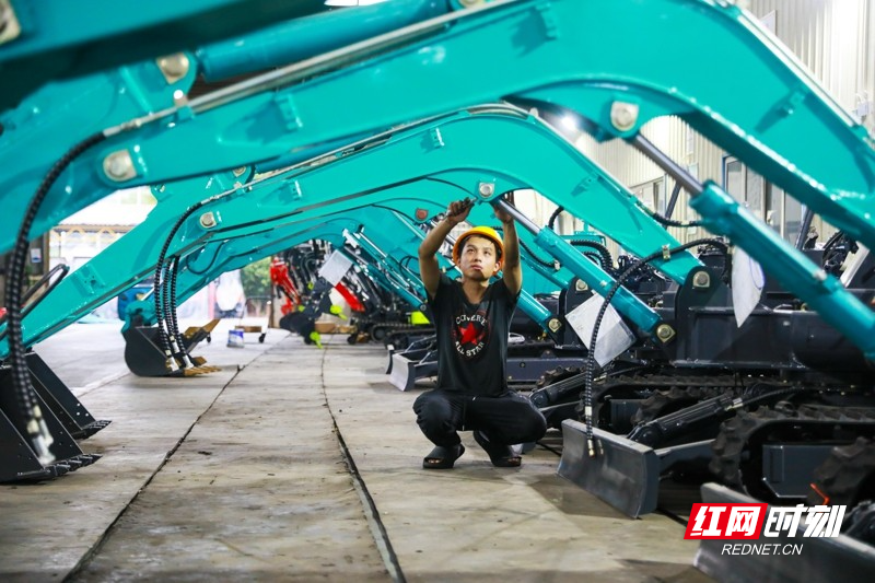 湖南新田：德力重工赶制海外订单忙（组图）