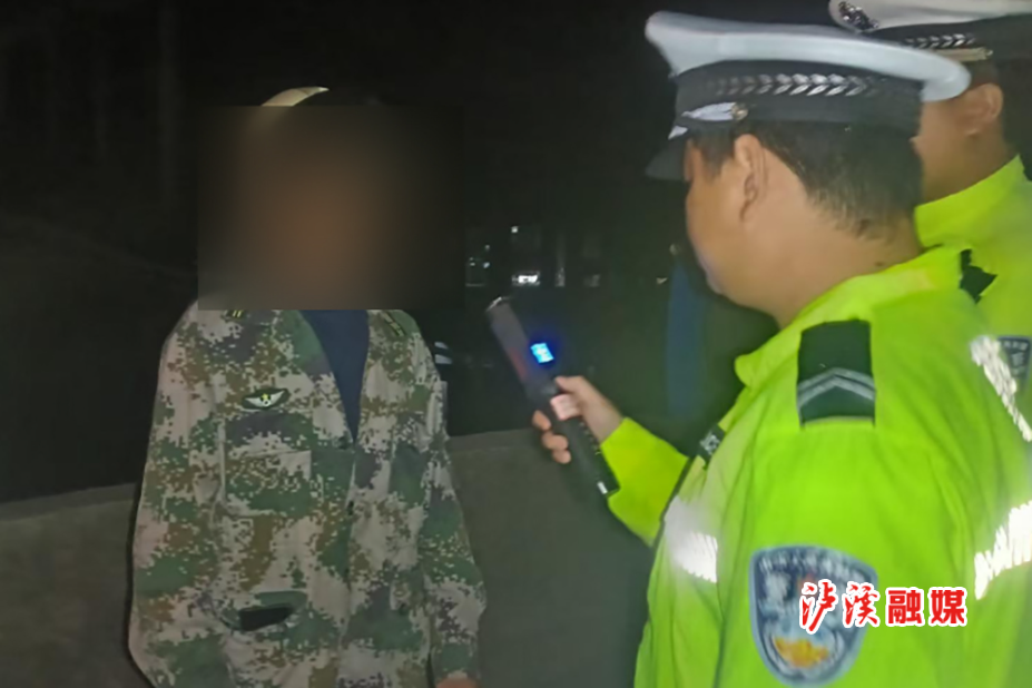交警夜查10月.jpg