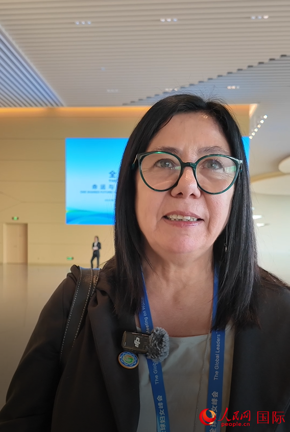 10月13日,智利妇女和性别平等部副部长克劳迪娅·多奈雷在北京国家会议中心接受人民网记者专访。人民网记者 周雨摄