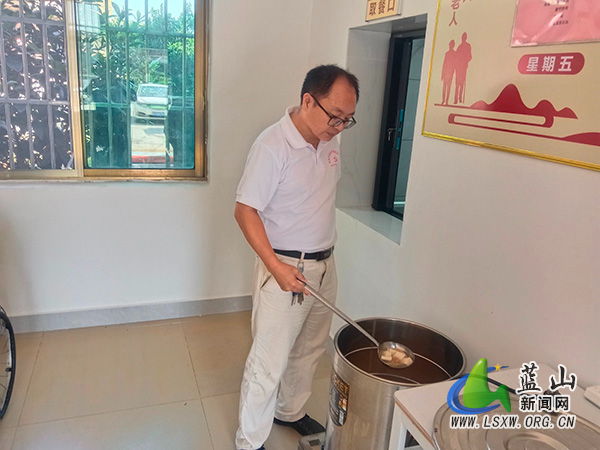 犁头瑶族乡纪委情暖毛利坪村幸福食堂.jpg