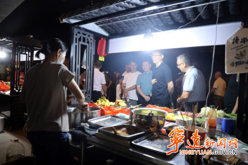 毛政：丰富业态保安全 让东外街“活”起来2_副本500.jpg