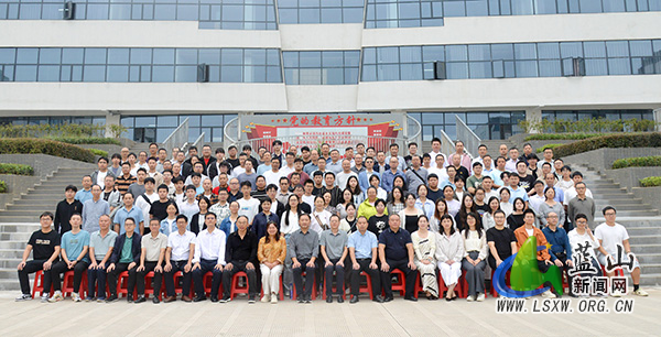 永州市高中物理学科“一基地三团队”联合教研活动在蓝山二中举办.jpg