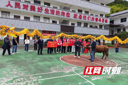 领奖时刻.jpg 领奖时刻.jpg