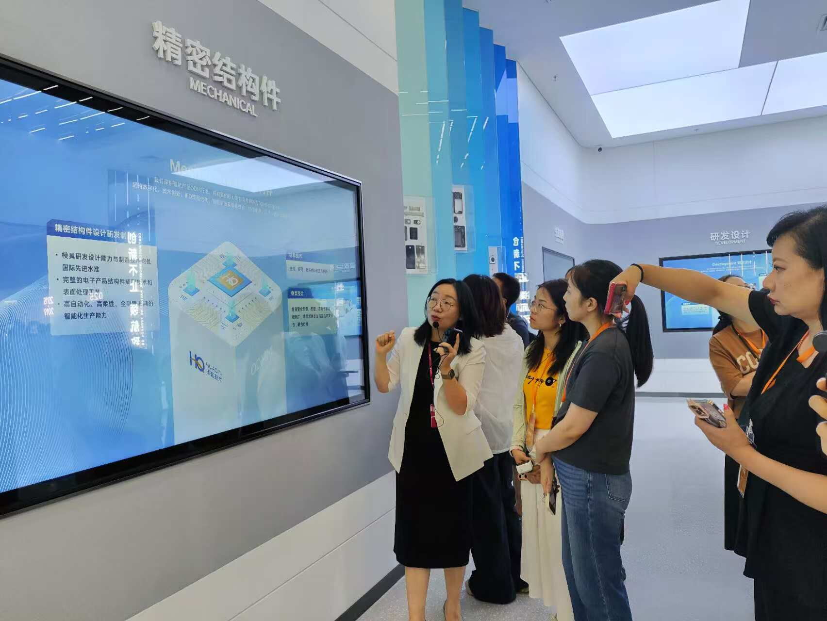 新华鲜报|“向新力”到“向心力”！一线感知中国外贸外资活力