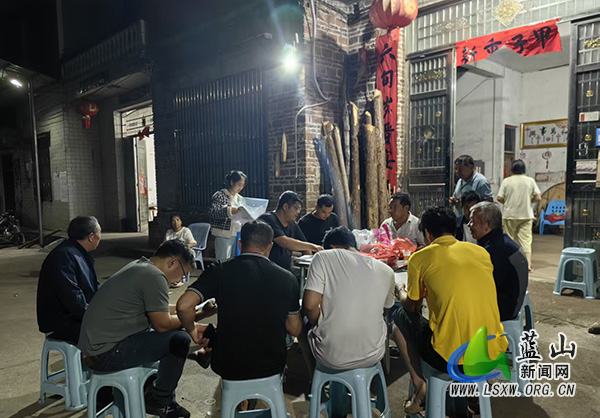 犁头瑶族乡：屋场夜话聚民意 瑶乡同心谋振兴.jpg