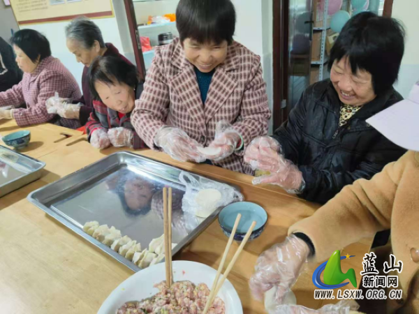 10.24蓝山县舜峰社区：饺香暖重阳，情系夕阳红 (2).png