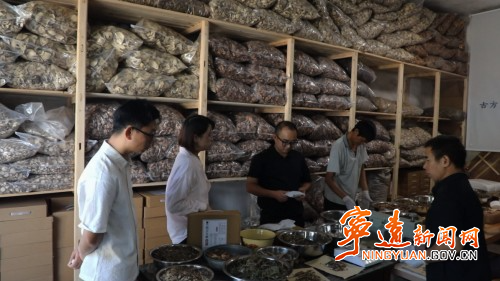 宁远：瑶乡非遗工坊激活生态资源2_副本500.jpg