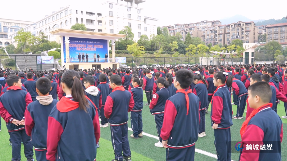 科普月活动走进钟秀学校 大篷车点亮少年科学梦.mp4_20251024_163342.869.jpg