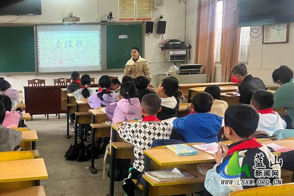 10.24塔峰镇三完小来到竹市学校开展结对帮扶送教下乡活动.jpg