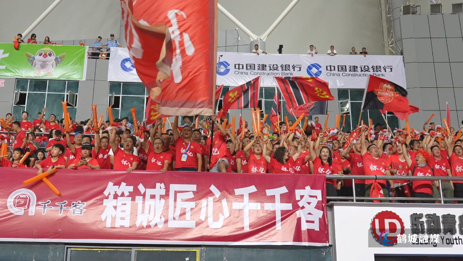 本土力量助燃绿茵梦想 曾掌柜土鸡馆为湘超怀化球队捐资打气.mp4_20251024_164021.653.jpg