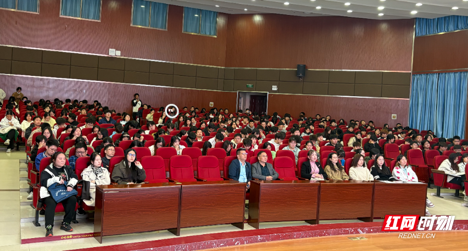 图1 学术报告厅宣讲现场.jpg