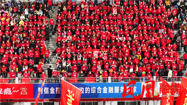 开场非遗歌舞燃情 中场歌曲引爆全场[00_01_08][20251026-110855].jpg