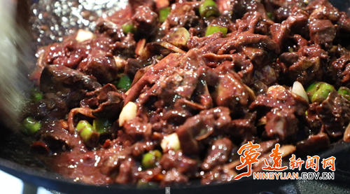 湘超现场宁远特色美食展区人气爆棚_副本500.png 湘超现场宁远特色美食展区人气爆棚_副本500.png