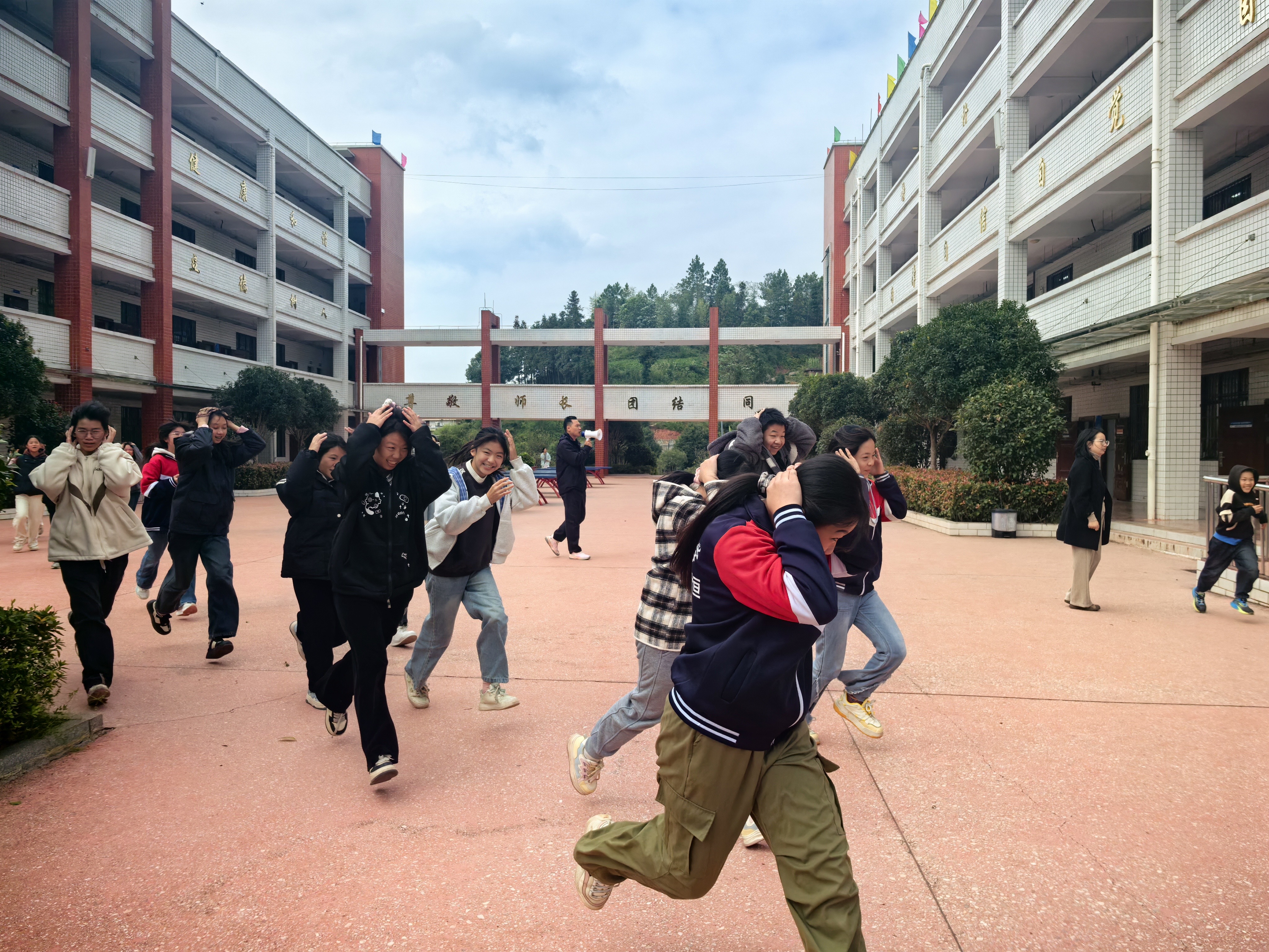 【新邵站】大新镇中学：防震减灾演练，筑牢安全防线