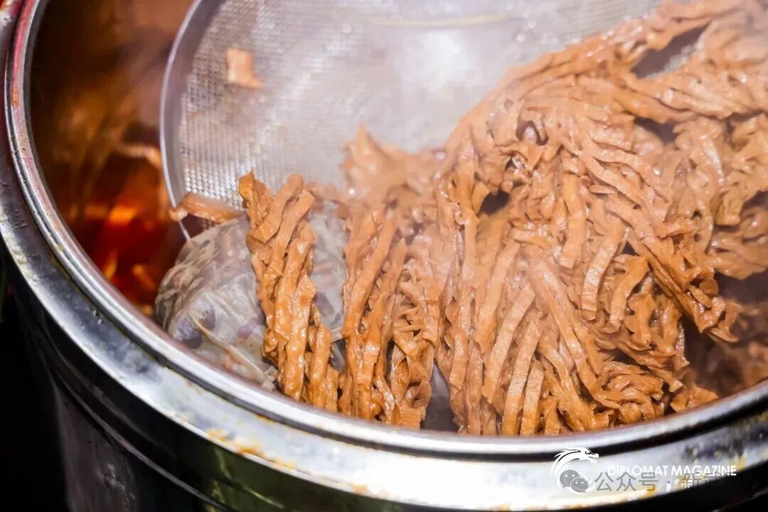 一锅老卤连通世界：与外交官一同体验中国卤味之都的魅力_fororder_微信图片_2025-10-26_173551_454