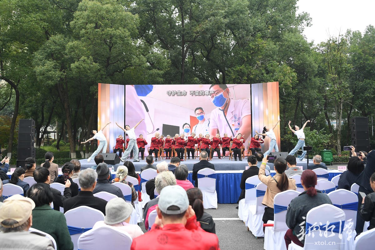 精彩的文艺表演。(全媒体记者 罗韬 摄)2.jpg