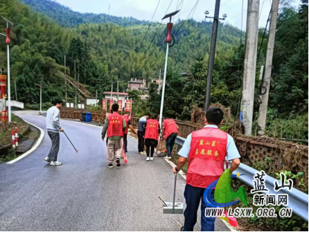 10.28浆洞瑶族乡：志愿“红”守护环境“美” 乡村焕新颜.png