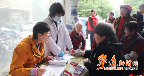 宁远：重阳节免费体检 情暖老年居民心_副本500.png