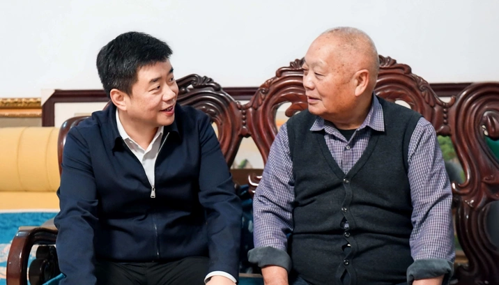 江涛开展重阳节走访慰问活动 