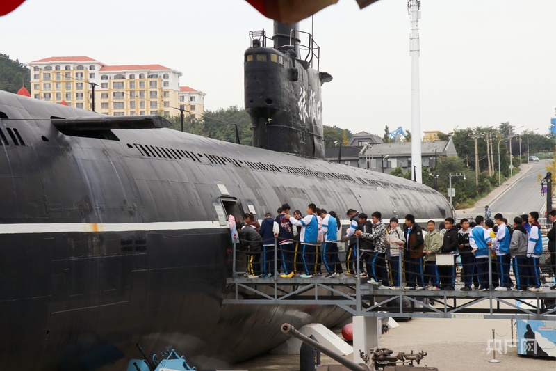 进军海岸线 |登上船舱探寻“旅顺口”号潜艇的深