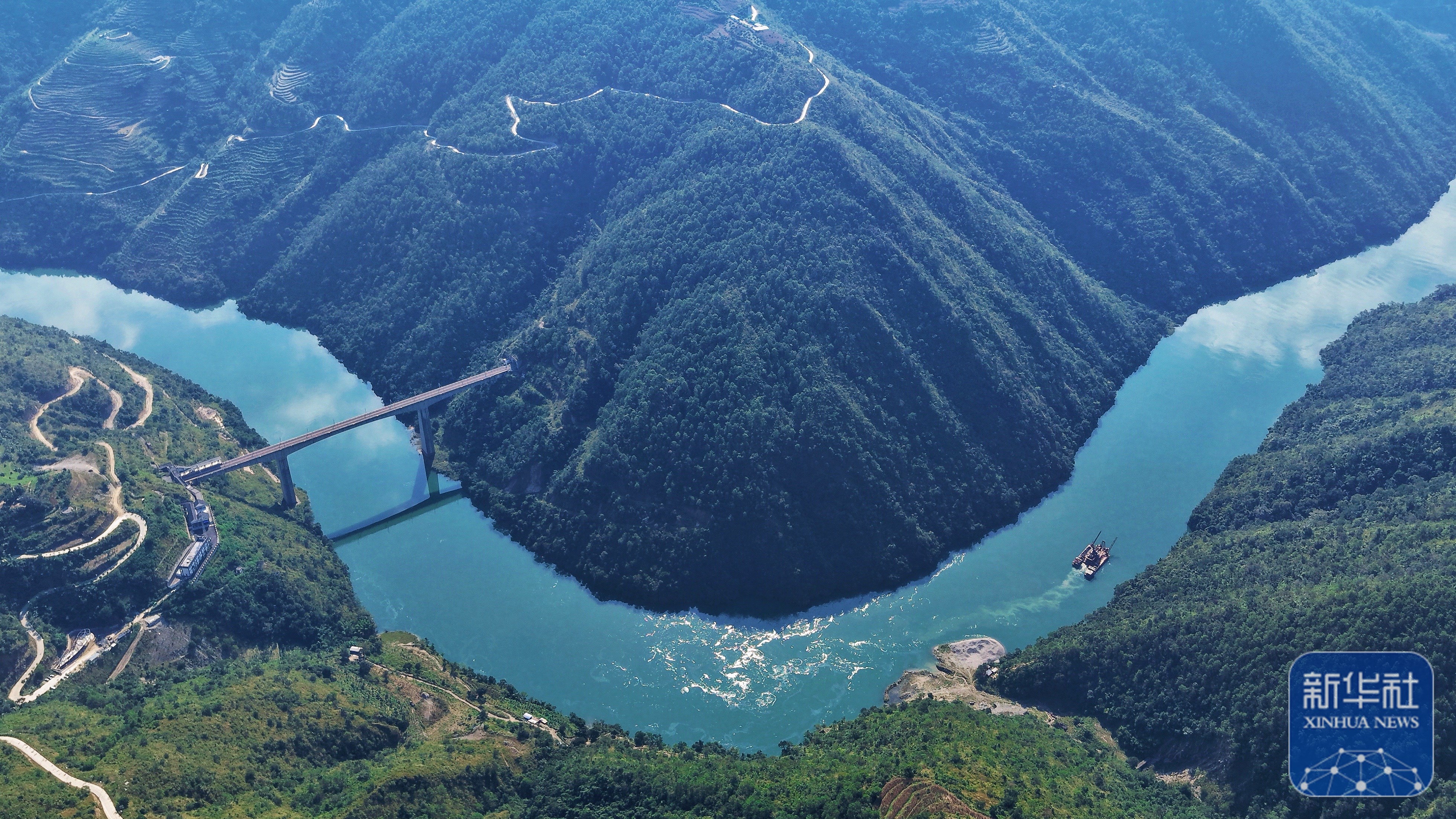 中共四中全会精神深入基层丨这个宝藏站让山区