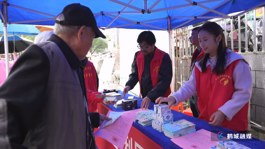 全国1%人口抽样调查宣传活动启动 多街道联动确保入户登记顺利（半成品）.mp4_20251103_164530.921.jpg