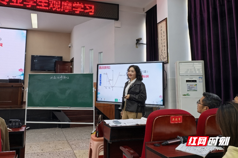 李灵敏授课2.jpg 李灵敏授课2.jpg