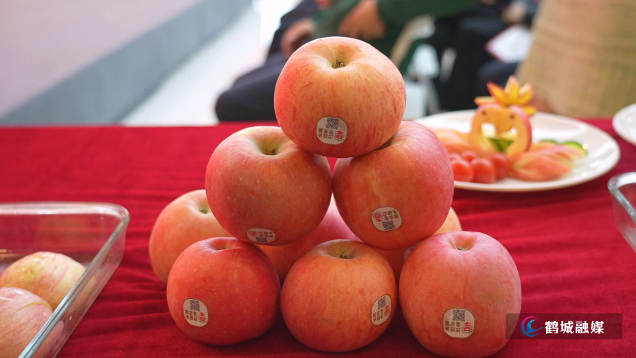 佳惠集团携沙坡头旱苹果入怀 直销模式架起助农桥梁..mp4_20251103_164203.554.jpg