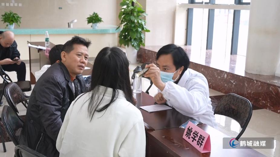 湖南医药学院总医院：开展世界银屑病日公益义诊（半成品）01.mp4_20251103_165115.209.jpg