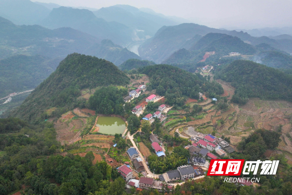01 张家界市慈利县甘堰土家族乡马鞍村_副本.jpg 01 张家界市慈利县甘堰土家族乡马鞍村_副本.jpg