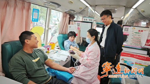 宁远县中医医院44名职工无偿献血践初心_副本500.jpg