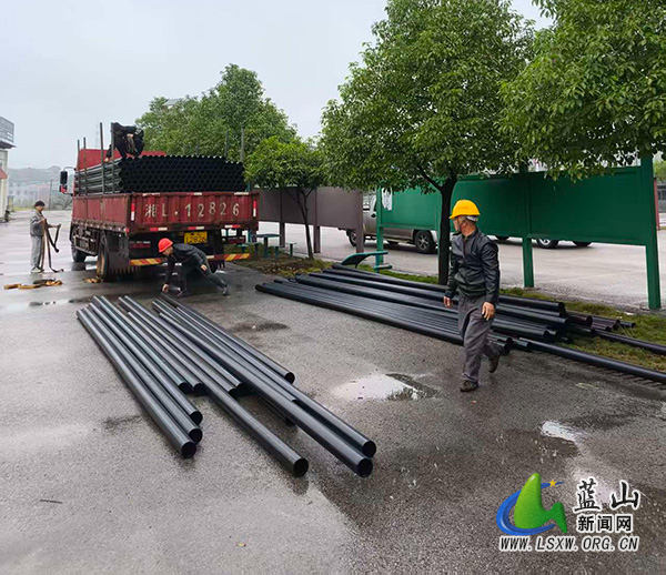 蓝山县自来水公司：水管铺进村 清泉润民心 城乡供水一体化安装工程启动.jpg