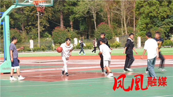 Still1105_00022.jpg Still1105_00022.jpg