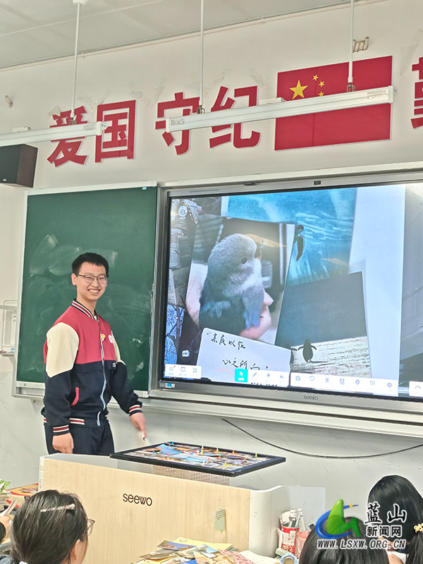 蓝山县第二中学开展“生活在梦中”愿景板创作心理健康教育活动课.jpg 蓝山县第二中学开展“生活在梦中”愿景板创作心理健康教育活动课.jpg