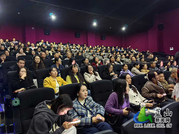 赤蓝桥小学家校共观心理健康纪录片.jpg 赤蓝桥小学家校共观心理健康纪录片.jpg