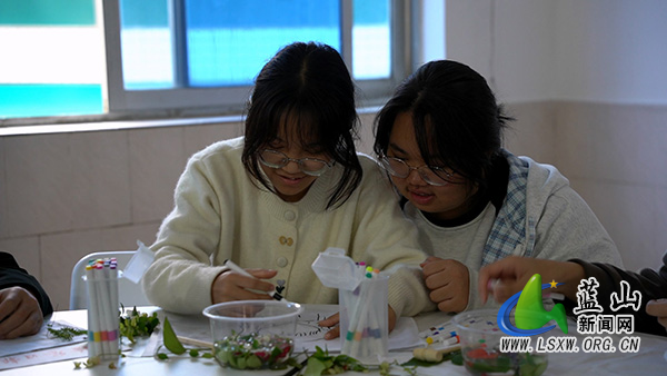 县一中：拓染留秋意 疗愈润心田.jpg