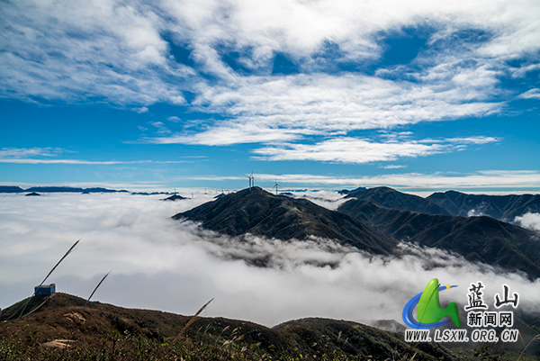 大美蓝山:云海托明月 美景共流连1.jpg 大美蓝山:云海托明月 美景共流连1.jpg