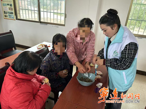 宁远文庙街道：民政社工助力精神障碍人员点亮生活_副本500.jpg