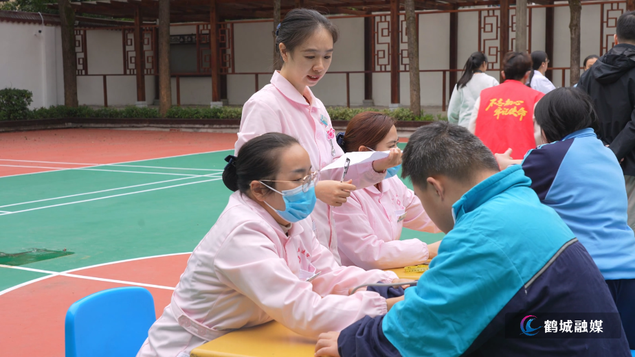 初编:鹤城区人民医院为特殊学校学生送医送健康.mp4_20251107_142723.432.jpg 初编:鹤城区人民医院为特殊学校学生送医送健康.mp4_20251107_142723.432.jpg