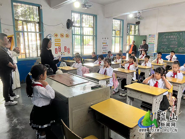 火市学校举办眼保健操比赛.jpg 火市学校举办眼保健操比赛.jpg