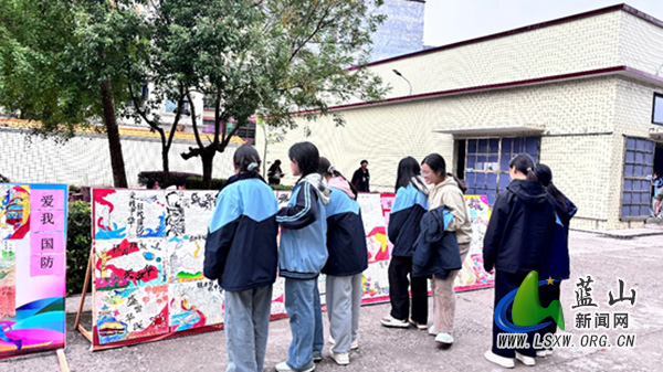 蓝山县第一中学：执笔着墨，绘就浓浓爱国情.jpg