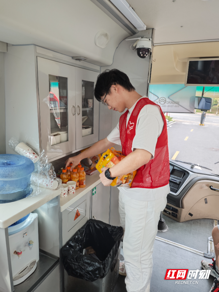 参加志愿服务 (1).jpg