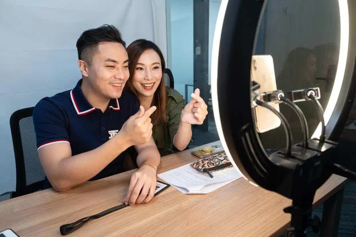 △ 一对在广州创业的“港夫广妻” 。