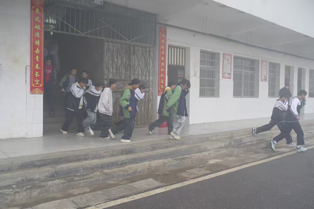 【衡阳县站】蒸阳学校：消防演练筑防线 安全教育护成长