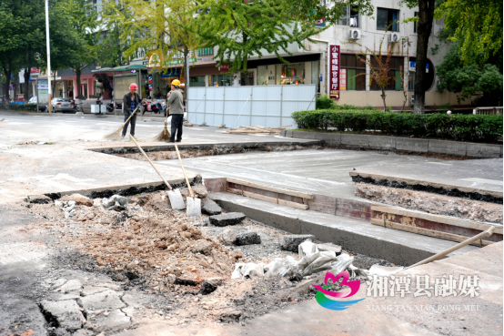 告别“颠簸”！湘潭县银杏南路修出民生温度23.png