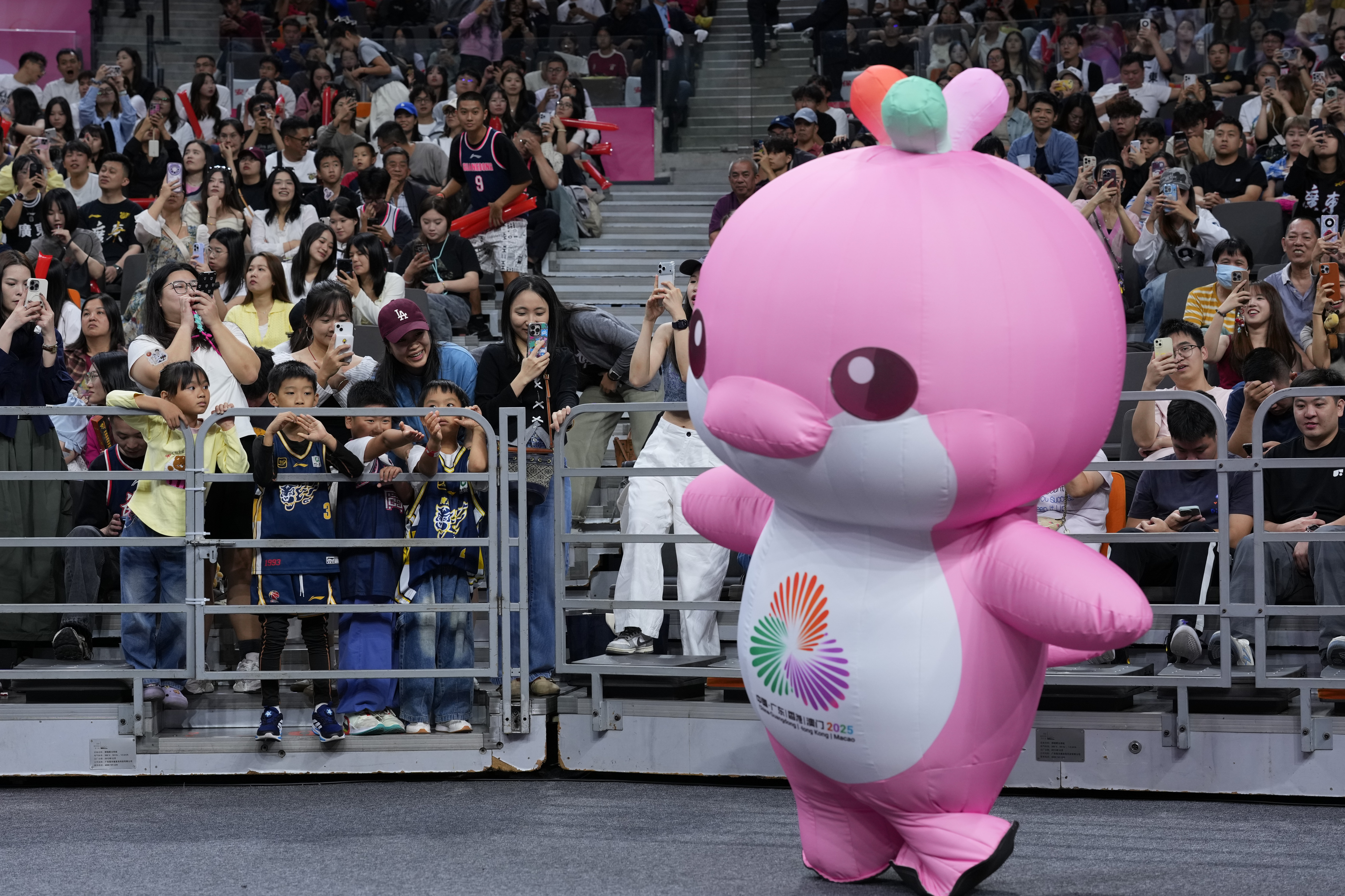 全运会｜疯狂吉祥物头倒立，就这样走出圈子！